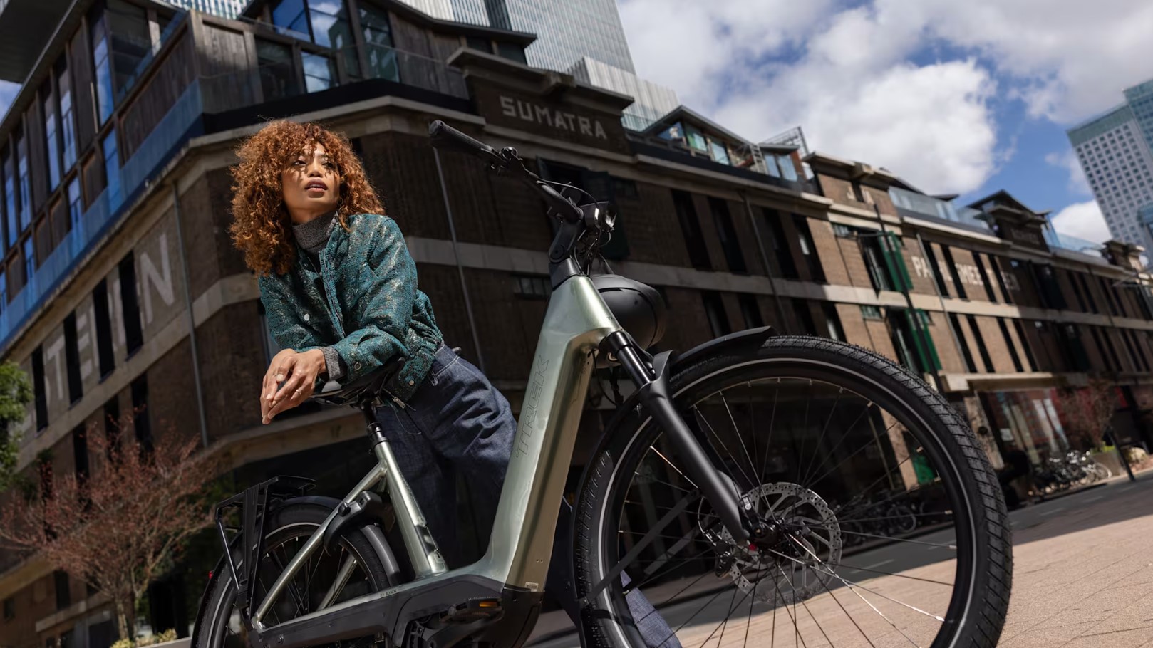 Rower Elektryczny Charter+ 4 o niskim przekroku z napędem pasowym i piastą Enviolo oraz akumulatorem 540 Wh Zrzut_ekranu_2026-01-28_170410