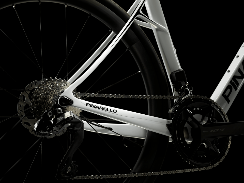 Rower szosowy Pinarello X5 - 105 Di2 2x12 DB MOST Ultrafast 45 - Starry Red Shiny 2026 asymetryczna_rama