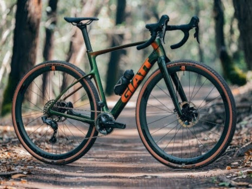 Nowa odsłona roweru roku 2023 według BikeRadar – recenzja Giant Revolt X Advanced Pro 1