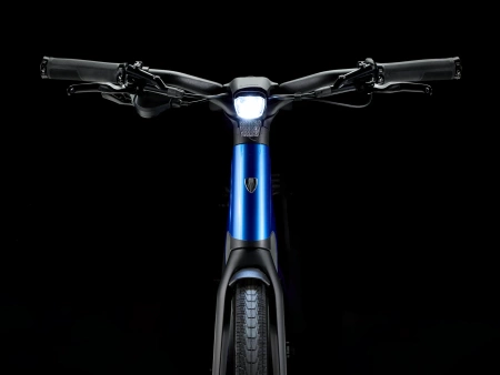 Rower elektryczny Trek FX+ 7 o średnim przekroku  Alpine Blue Gloss 2026