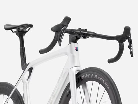 Rower Szosowy Trek Madone SL 6 Gen. 8  Gloss Crystal White/Matte Deep Smoke