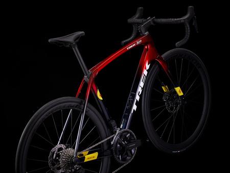 Rower szosowy Trek Domane SLR 6 Gen 4 Metallic Red Smoke to Blue Smoke Fade; koła: Aeolus Elite 35
