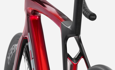 Rower szosowy Madone SL 7 Gen 8 Gloss Fury Red/Matte Deep Smoke