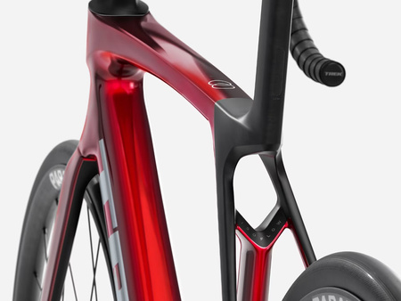 Rower szosowy Madone SL 5 Gen 8 Gloss Fury Red/Matte Deep Smoke 2026
