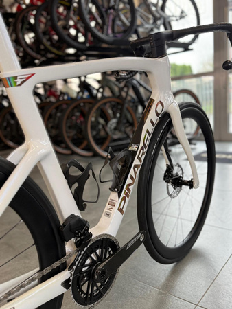 Rower szosowy Pinarello F7 - 2026 - SRAM Force AXS 2x12 DB FM20 MOST Ultrafast 45 