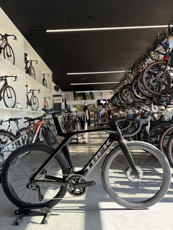 Rower szosowy Demo Trek Madone SLR 7 Gen. 7 Deep Smoke