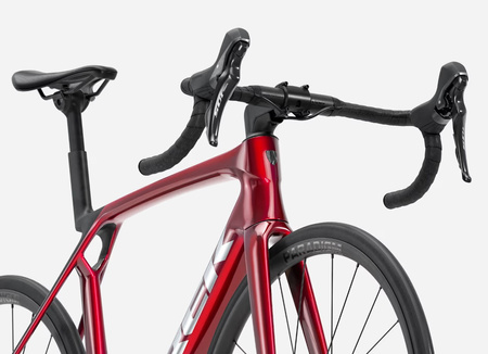 Rower szosowy Madone SL 5 Gen 8 Gloss Fury Red/Matte Deep Smoke 2026 - zestaw