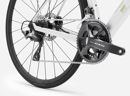 Rower szosowy Madone SL 5 Gen 8 Gloss Crystal White/Matte Deep Smoke2026 - zestaw