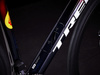 Rower szosowy Trek Domane SLR 6 Gen 4 Metallic Red Smoke to Blue Smoke Fade; koła: Aeolus Elite 35