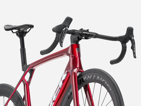 Rower szosowy Trek Madone SL 6 Gen. 8 Gloss Fury Red/Matte Deep Smoke