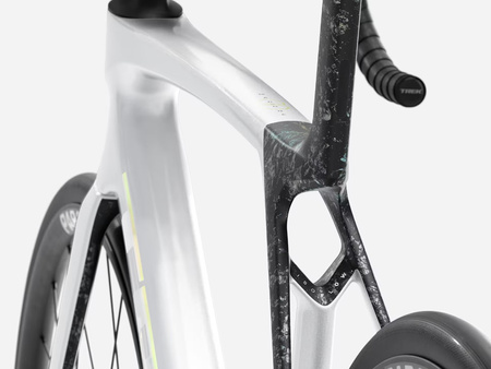 Rower szosowy Madone SL 5 Gen 8 Gloss Crystal White/Matte Deep Smoke2026 - zestaw