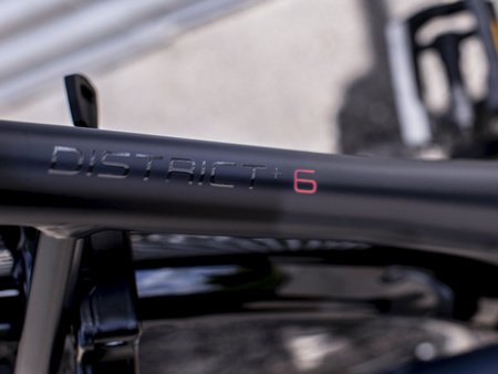 Rower elektryczny Trek District+ 6 o niskim przekroku Matte Trek Black