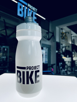Bidon rowerowy CAMELBAK Podium 620ml z logiem Project Bike