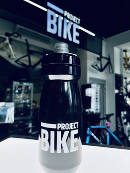 Bidon rowerowy CAMELBAK Podium 620ml z logiem Project Bike