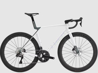 Rower szosowy Madone SL 7 Gen 8 Gloss Crystal White/Matte Deep Smoke