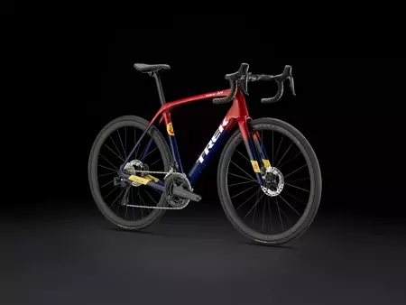 Rower szosowy Demo Trek Domane SLR 7 Gen 4 Metallic Red Smoke to Blue Smoke Fade 2024