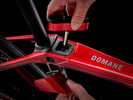 Rower szosowy Trek Domane SL 6 eTap Gen 4 Crimson