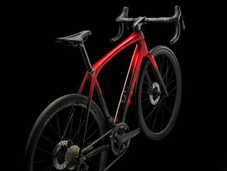 Rower szosowy Trek Domane SLR 7 Gen 4 Metallic Red Smoke to Red Carbon Smoke 2025