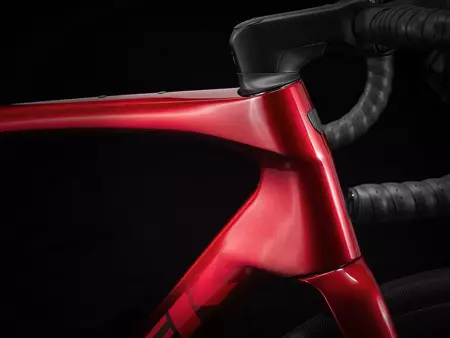 Rower szosowy Trek Domane SLR 7 Gen 4 Metallic Red Smoke to Red Carbon Smoke 2025