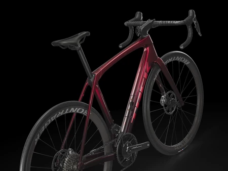 Rower szosowy Trek Domane SLR 9 AXS Gen 4 Metallic Red Smoke to Red Carbon Smoke 2025